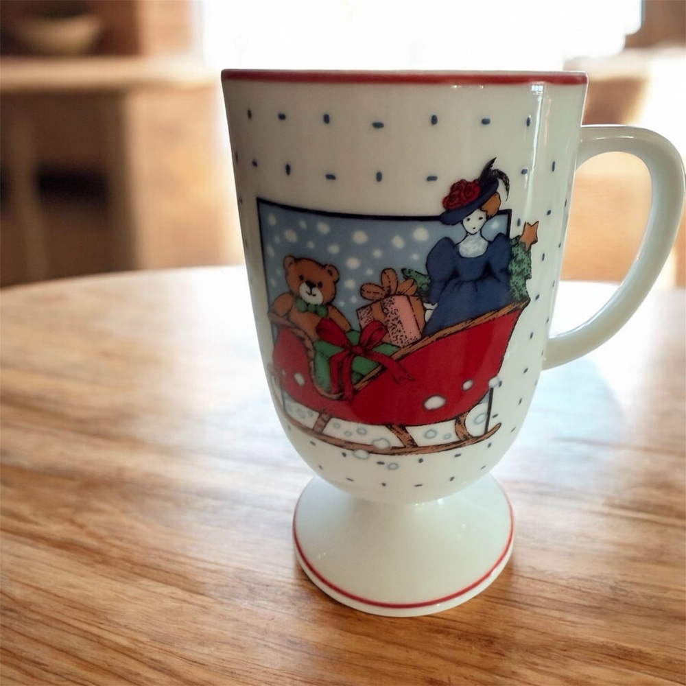 Vintage Mervyn's Old Fashion Pedestal Christmas Mug - Picture 1 of 6